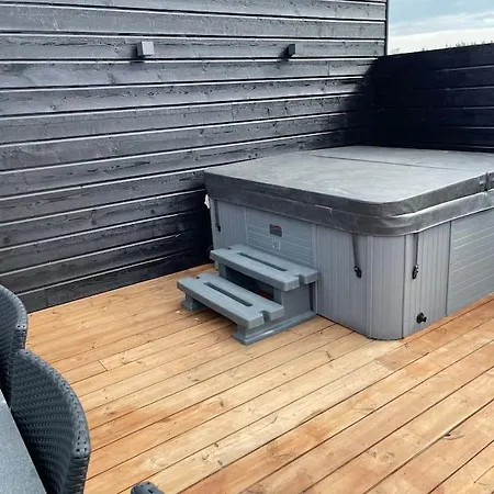 Fantastisk Store Terrasser Med Havudsigt Og Udespa