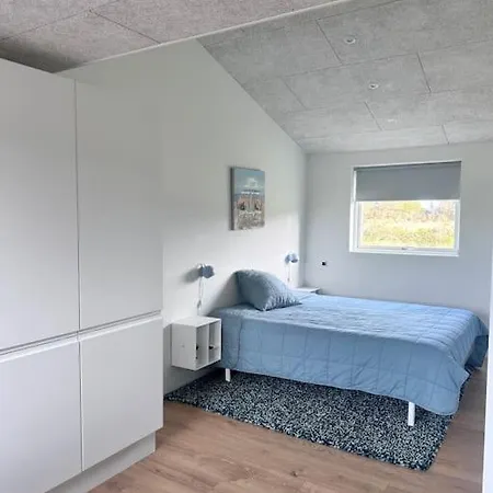 Fantastisk Store Terrasser Med Havudsigt Og Udespa Holiday home *