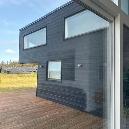 Fantastisk Store Terrasser Med Havudsigt Og Udespa Holiday home