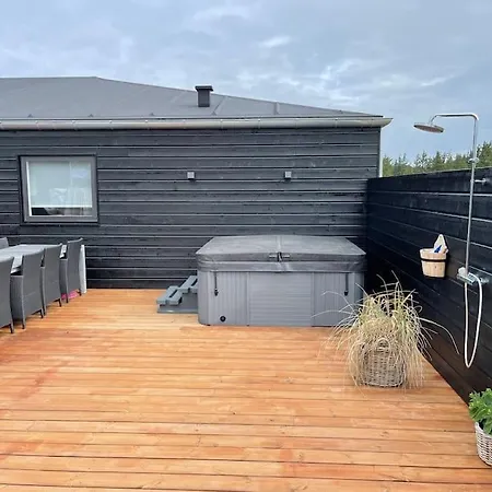 Fantastisk Store Terrasser Med Havudsigt Og Udespa Holiday home *
