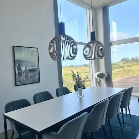 Fantastisk Store Terrasser Med Havudsigt Og Udespa *